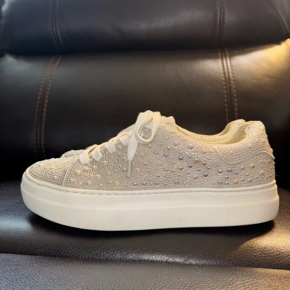 Betsey Johnson Women's Sidny Sneaker Size 7.5 Color Pearls - Picture 3 of 7